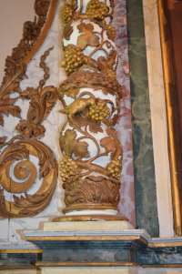 Détail d'une colonne du maître autel
