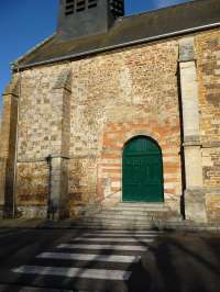 Le Sap, église St-Pierre-St-Paul;, façade sud, porte d'entrée