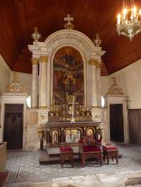 Basseneville. Eglise de l' Assomption. Intérieur. Vue générale du maître-autel.